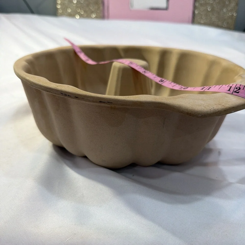 ✅The Pampered Chef‎ Stoneware Fluted bundt cake pan Dessert Baking/Cooking 24